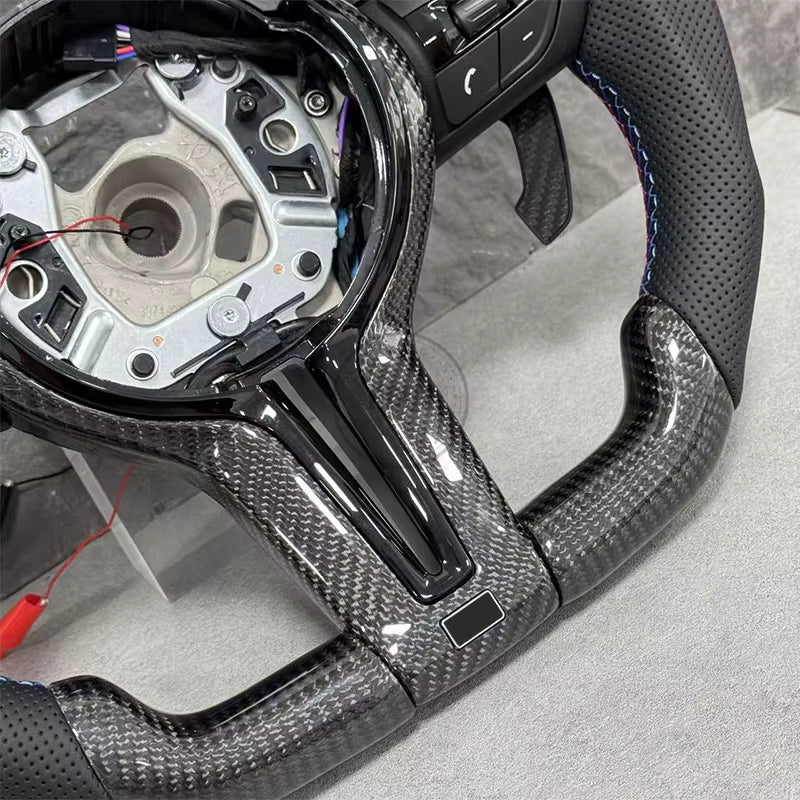 Volant BMW M Performance LED Carbone & Alcantara – Plateforme M3 / M5 / M6